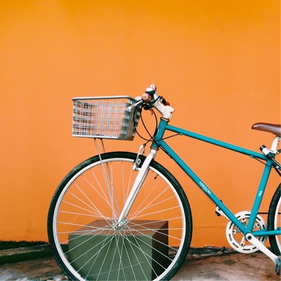 Blue bike in front of a orange wall